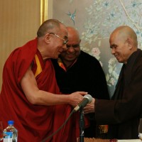 Dalai Lama with Thich Nhat Hanh (c) melinarose on Flicker